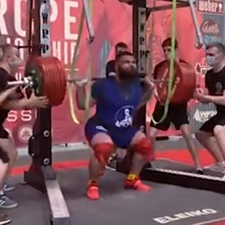 Rus halterci 400 kilogram kaldırmaya çalışırken dizlerini kırdı