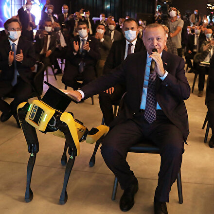 Cumhurbaşkanı Erdoğan açılışı robotla yaptı: Bay robotla görüştüm sinyali veriyorum