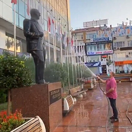 Maltepe Belediye Başkanı Kılıçtan Atatürk büstü yıkamalı hizmet videosu