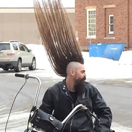 108 santimlik mohawk modeli saçıyla Guinness Rekorlar Kitabına girdi