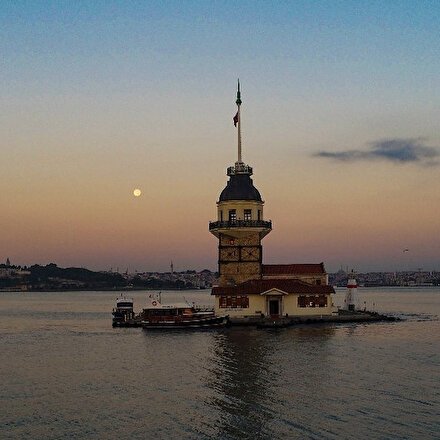 Kız Kulesinde kartpostallık gündoğumu