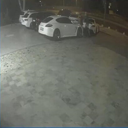 Kadıköyde Porsche marka otomobilin farlarını 15 saniyede çaldılar