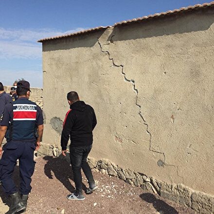 Niğdedeki deprem Konyayı da etkiledi 10 ev hasar gördü: Bazı aileler için çadır kuruldu