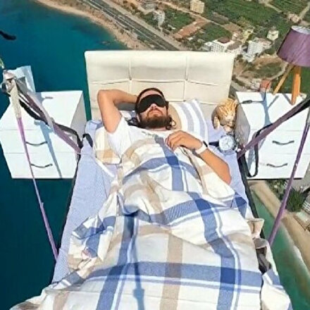 Çılgın paraşütçü Hasan Kaval gökyüzünde uyudu