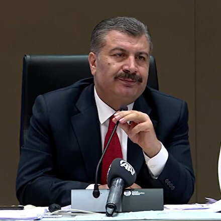 Bakan Koca, hayatını kaybeden sağlık çalışanlarını açıklarken zor anlar yaşadı