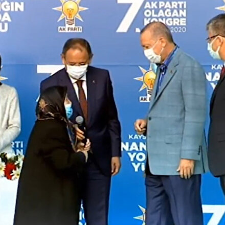 Safiye Teyze ile Cumhurbaşkanı Erdoğanın sıcak muhabbeti: Şu senin damadının adı Bayraktar mıydı?