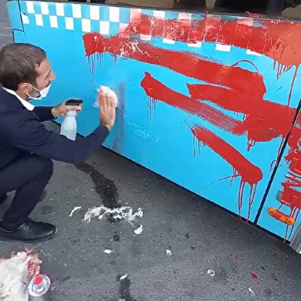 Otobüse alınmayınca şoföre kızdı, camları yumruklayıp aracı kırmızıya boyadı
