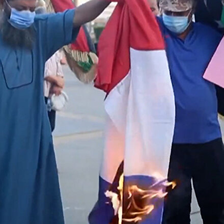 İslam ve HZ. Muhammed düşmanı Fransaya karşı öfke çığ gibi büyüyor