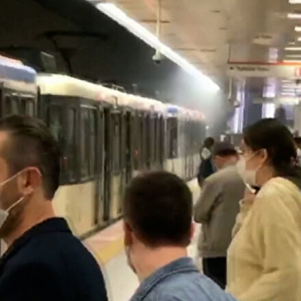 İstanbulda tramvaydan yükselen dumanlar paniğe neden oldu