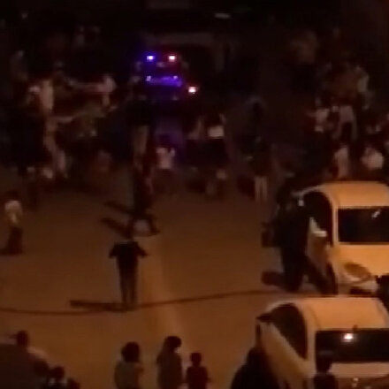 Esenyurtta koronavirüse inat sokağı trafiğe kapatıp eğlence yaptılar