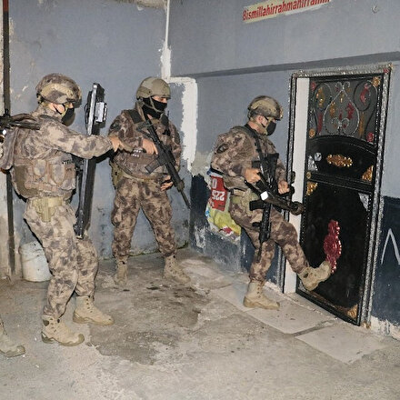 Adanada torbacılara şafak operasyonu