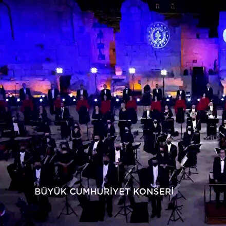 Cumhurbaşkanlığı Senfoni Orkestrasının 29 Ekime özel gösterisi İstiklal Marşı ile başladı