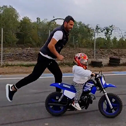 Dünya şampiyonu Kenan Sofuoğlu, 18 aylık oğlu Zaynın motosiklet kullandığı görüntüleri paylaştı