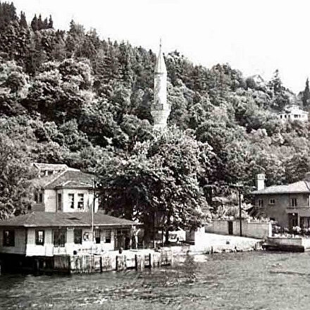 Küle dönen Vaniköy Camii ve banisi Mehmed Efendi