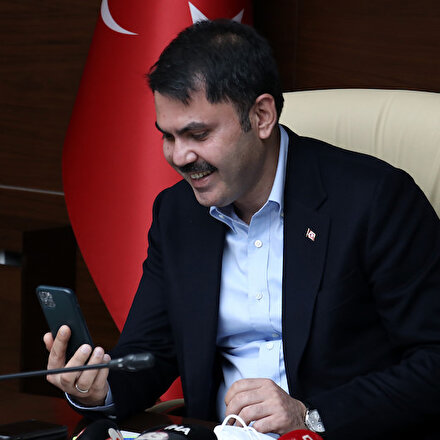 Bakan Kurum, ilkokul öğretmeni ile telefonda görüntülü konuştu