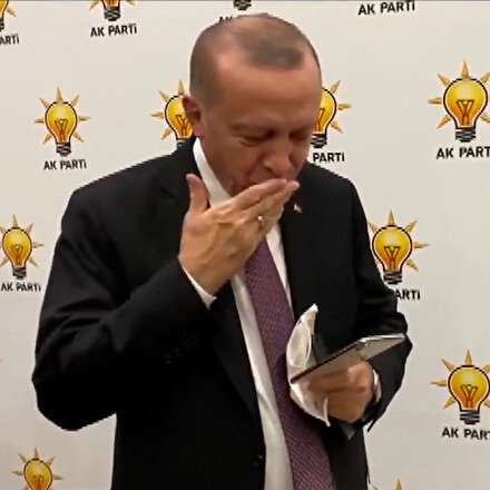 Cumhurbaşkanı Erdoğan, minik Ayda ile telefonda görüntülü konuştu