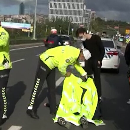 İstanbul’da trafik polisinden yaralı genç kıza insanlık örneği