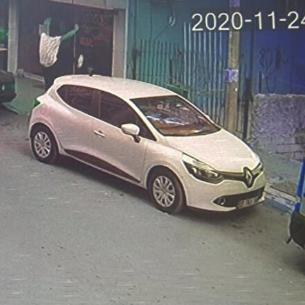 Antalyada vatandaş, kaçan hırsızı uçan tekmeyle durdurdu