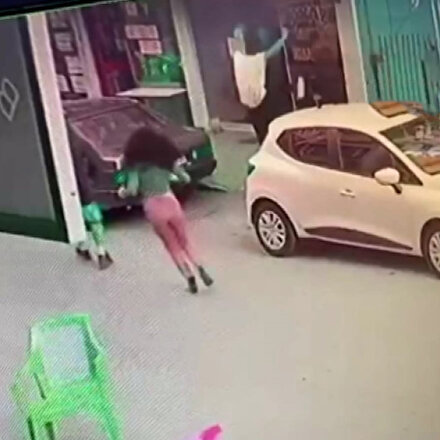Antalyada kaçan hırsızı uçan tekmeyle durduran vatandaş, dövülmesine üzüldüm dedi