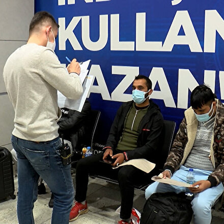 Türkçe bilmediğini söyleyen Pakistan uyruklu vatandaş maske cezası yiyince bülbül gibi şakıdı