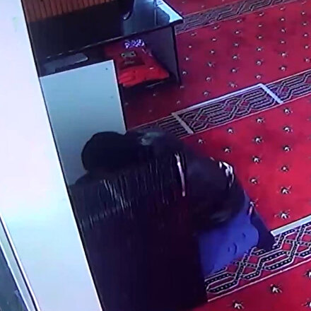 Burdurda camiye girip yardım paralarını çalan hırsız kıskıvrak yakalandı