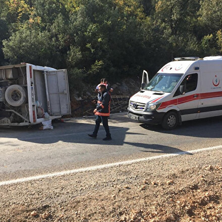Tarım işçilerini taşıyan midibüs ile minibüs çarpıştı: 16 yaralı