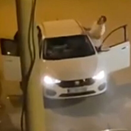 Antalya’da otomobil içerisindeki kadının yüzüne tekme