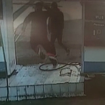 Siirtte depremin merkez üssünde panik anları güvenlik kameralarına yansıdı