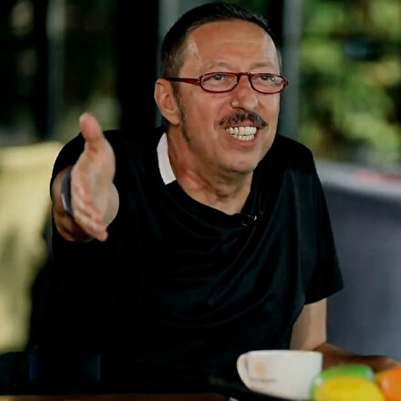 Usta oyuncu Hakan Boyav: Türkiyede ödül almak için ya solcu olacaksınız, ya da yaşam biçimi olarak onlara yakın olacaksınız