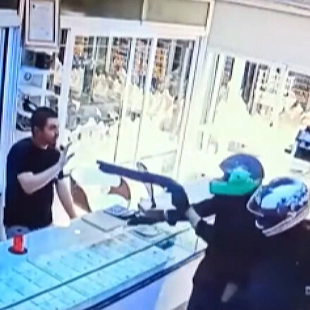 Mersinde dur ihtarına uymayıp polise ateş açarak motosikletle kaçmaya çalışan zanlılar yakalandı