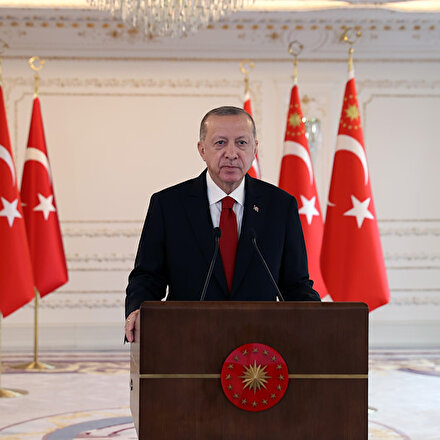 Biz bunları, milletin seçtiği başbakanı alçakça dar ağacına göndermelerinden biliriz!