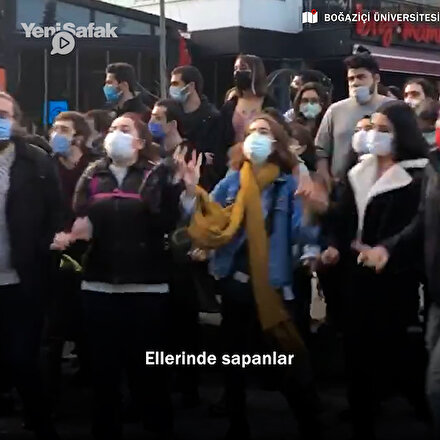 Boğaziçi Üniversitesinde toplanan gruptan DHKP-C marşı: Ellerinde sapanlar vuruyor bu çocuklar