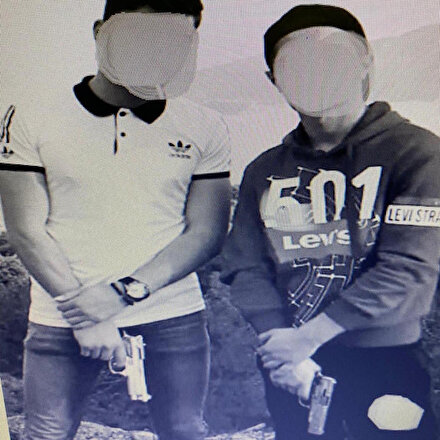 Dizilerdeki gibi olacak sandılar: Bellerinde tabanca ile gezince başlarına iş açtılar