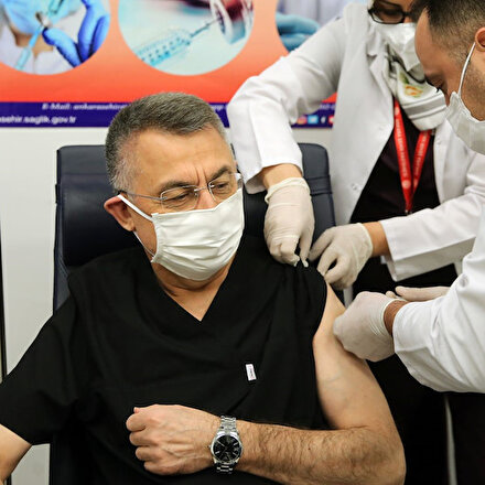 Cumhurbaşkanı Yardımcısı Fuat Oktay koronavirüs aşısı oldu