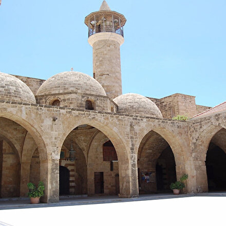 Mescid-i Aksadan sonra en büyük camii olan Büyük Ömer Camii Osmanlı izlerini taşıyor