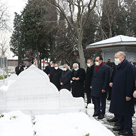 Cumhurbaşkanı Erdoğan, Erbakanın kabrini ziyaret etti