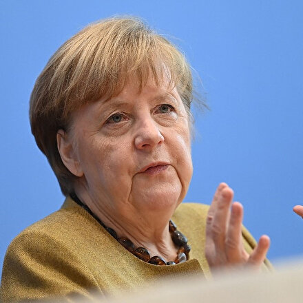 Almanya Başbakanı Merkel: Günlük ölü sayısı şok edici derecede yüksek