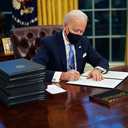 Biden Trumpın politikalarını geri çeviriyor: İlk günde 17 kararname