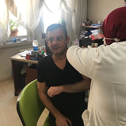 CHPli Özgür Özel koronavirüs aşısı oldu