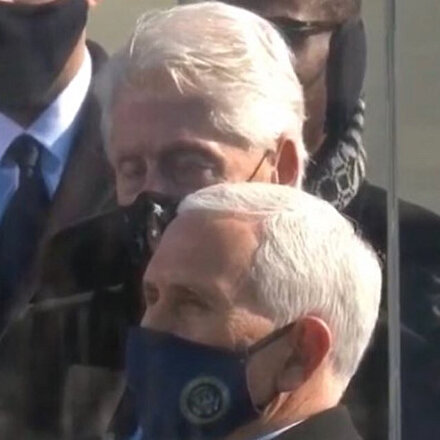 Bill Clinton yemin töreninde de uyudu