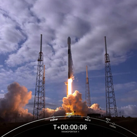 Elon Muskın şirketi SpaceX, uzaya tek seferde 143 uydu gönderdi