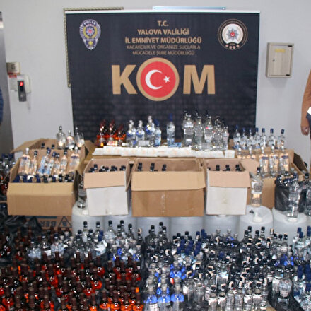 Ev değil imalathane: 790 şişe sahte içkiyi evde saklıyorlar