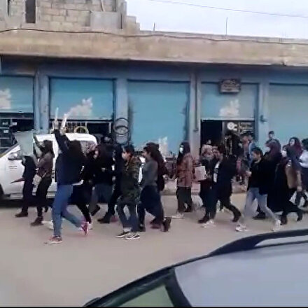 Hasekeli Kürt öğrenciler, öğretmenlerinin terör örgütü YPG/PKK tarafından alıkonulmasını protesto etti