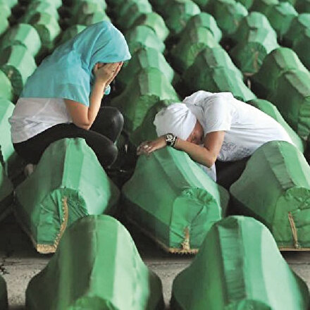 Soykırımı seyreden askere ödül