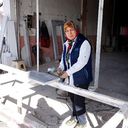 Kadın mezarcıdan vatandaşlara çağrı: Evde kalın bize iş çıkarmayın