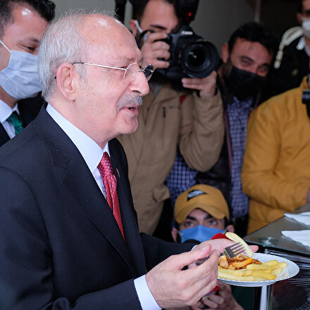 Kılıçdaroğluna döner tattırmak isteyen esnafın verdiği cevap gündem oldu: Ağzınızı açmadan yiyin o zaman