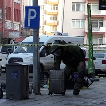 Kaldırıma bırakılan şüpheli valiz fünye ile patlatıldı