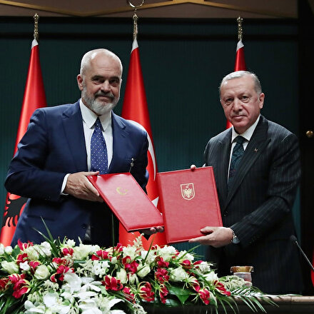 Arnavutluk’taki okullarda Türkçe seçmeli ders olarak okutulacak