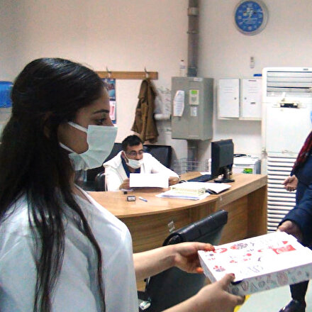 Gaziantepte doktoru tehdit etti, sağlık çalışanlarından özür dileyip pizza dağıttı