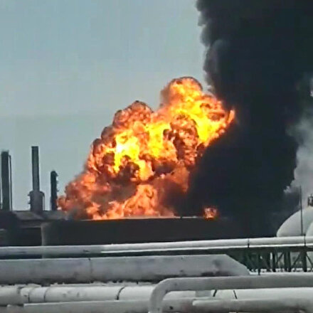 Meksikada petrol rafinerisinde şiddetli patlama